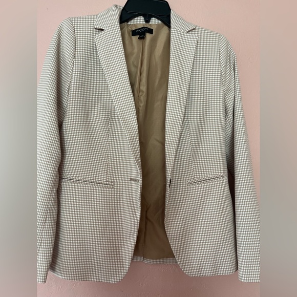 Ann Taylor beautiful Petite Blazer for Women. - Picture 8 of 16